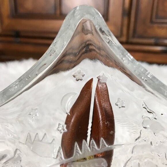 Vintage Santa Walking through the Woods Christmas Tree Shaped Glass Dish - Picture 5 of 8